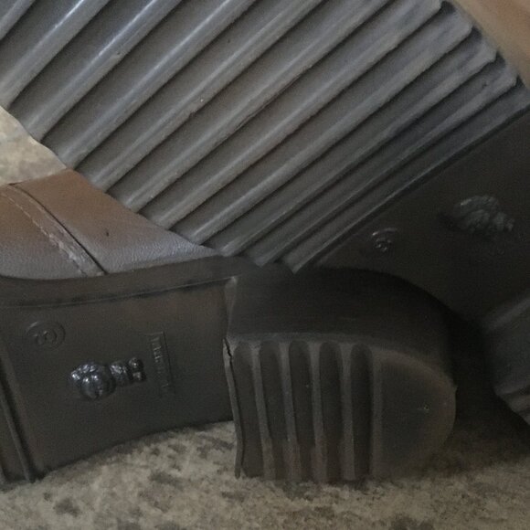 Vintage Tall Brown Boots With Fleecy Lining Made in Canada - Picture 9 of 11